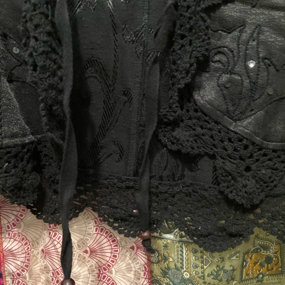 Flashback Couture best. Black sequins lace edges. XL beaded tie front.
